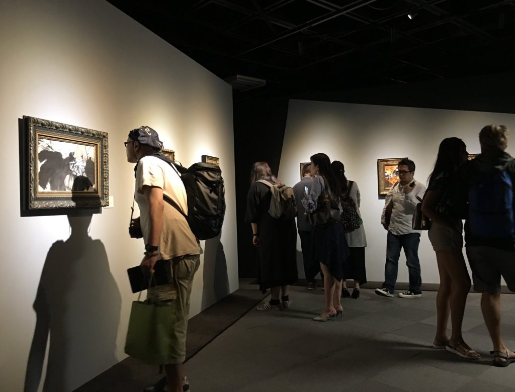 6月15日下午開幕典禮結束之後，許多人湧進故宮展場。