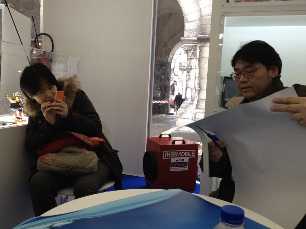 陳淑芬拍鄭問剪紙