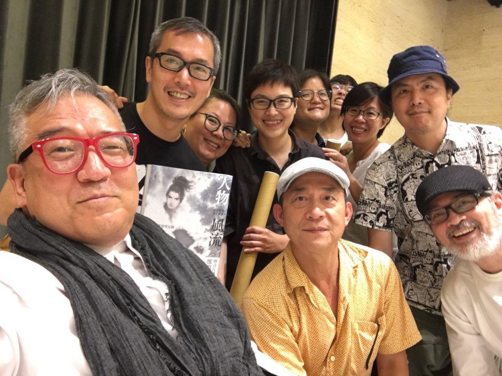 和同事與漫畫家們的合照。