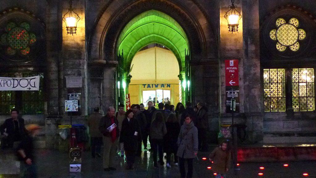 夜裡的台灣館外