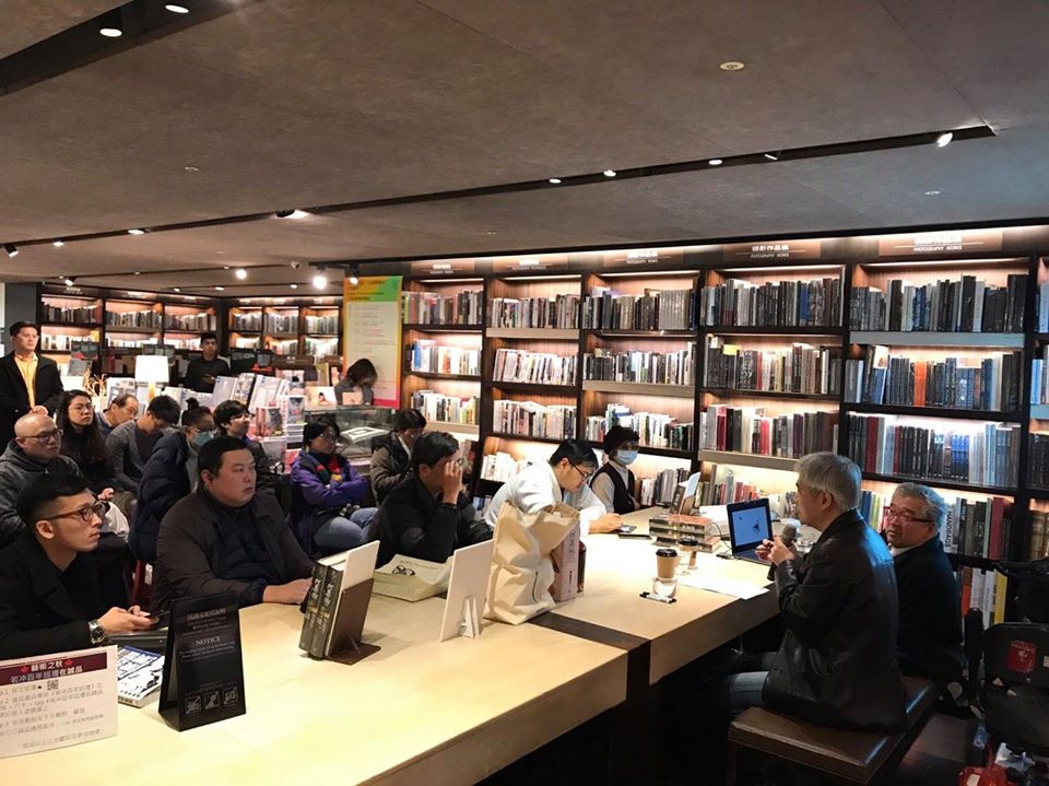 在座男性讀者佔大多數，女性讀者雖然少，但年齡涵蓋不同世代。