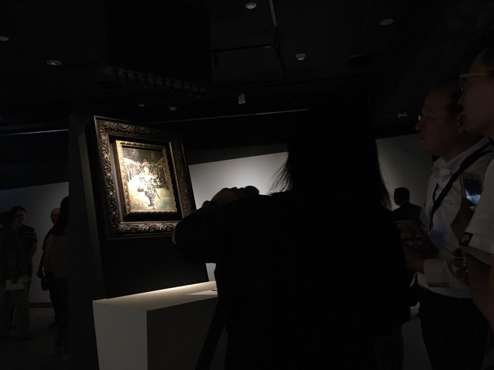 現場這張秦始皇童年的圖，一直圍看的人很多。