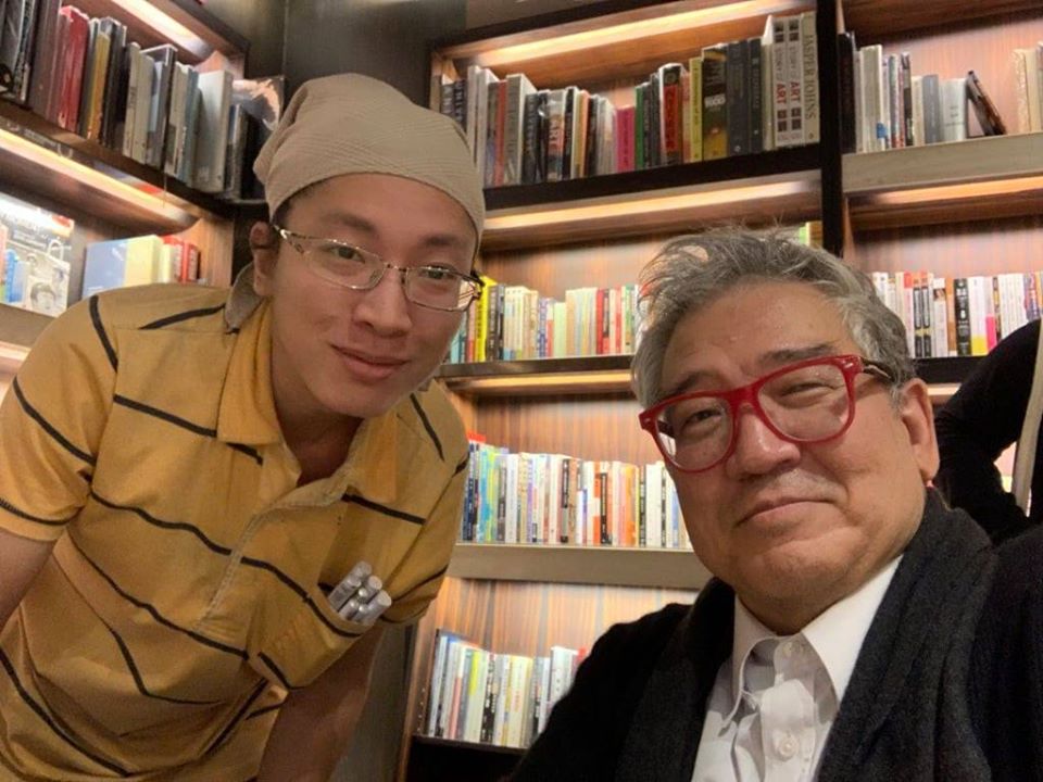 這位讀者在各種場合都可以遇見。