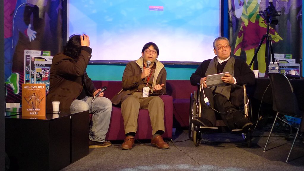 馬利和鄭問一起在台上